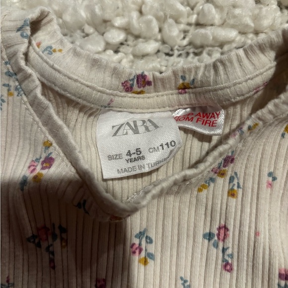 Zara Ruffle Floral Long Sleeve - Picture 2 of 4